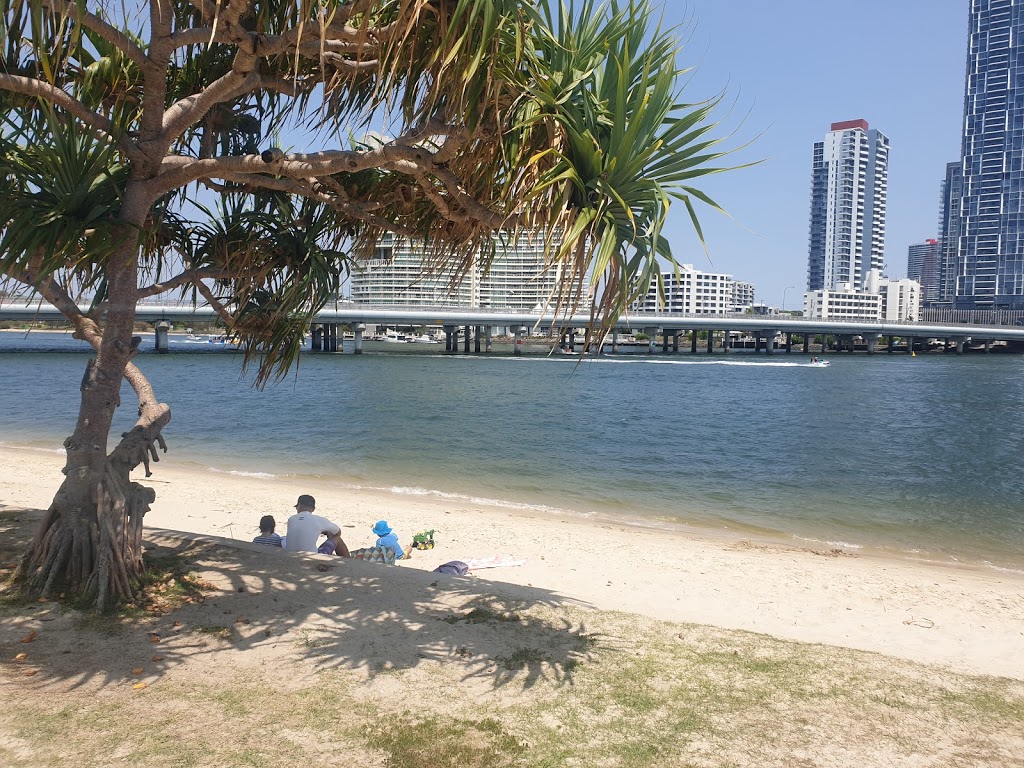 Gold Coast Fishing Spots - Pelican Beach | park | Waterways Dr, Main Beach QLD 4217, Australia