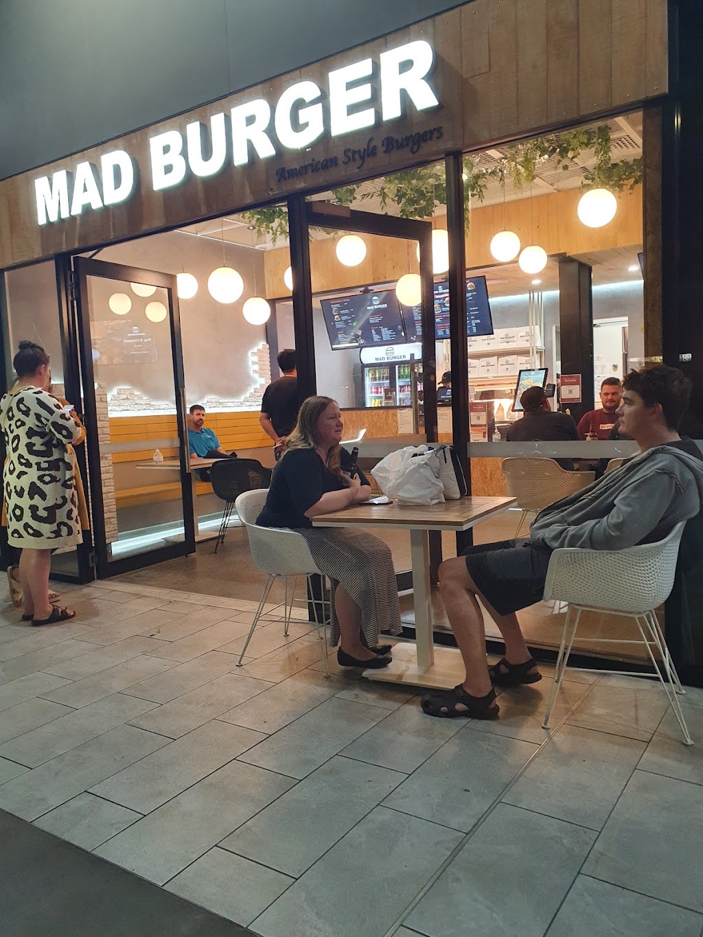 Mad Burger | Shop 3B/108 Old Cleveland Rd, Capalaba QLD 4157, Australia | Phone: (07) 3108 9245