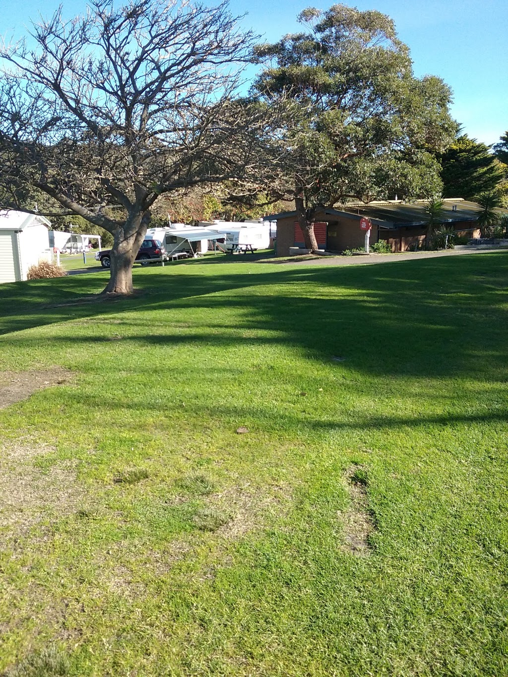 Surf Beach Holiday Park | campground | Ballingalla St, Narooma NSW 2546, Australia | 0244762275 OR +61 2 4476 2275