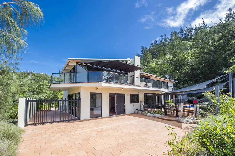 The Beach House at Arthur Bay | 1 Arthur Bay Rd, Magnetic Island QLD 4819, Australia | Phone: (07) 4778 5955