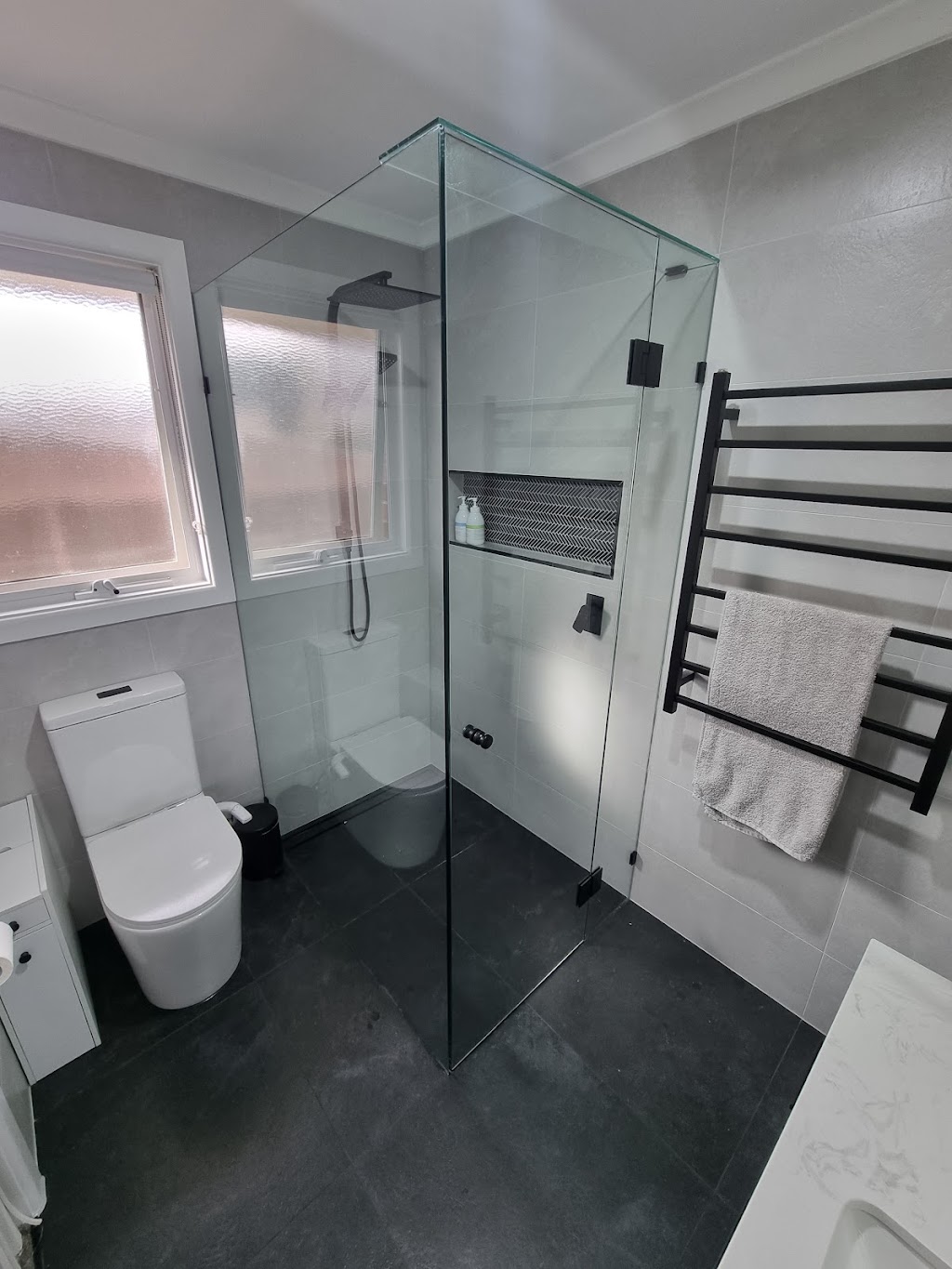 hazara tiling specialist | 11 Redleaf Cl, Hampton Park VIC 3976, Australia | Phone: 0424 044 071