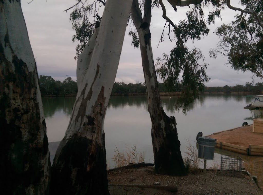 Roonka Riverfront Cottages | McBean Pound SA 5357, Australia