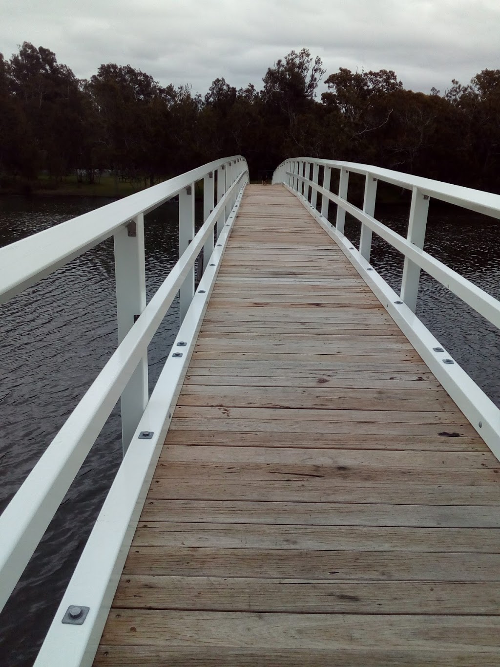 Budgewoi Footbridge | park | Lake St, Budgewoi NSW 2262, Australia | 1300463954 OR +61 1300 463 954