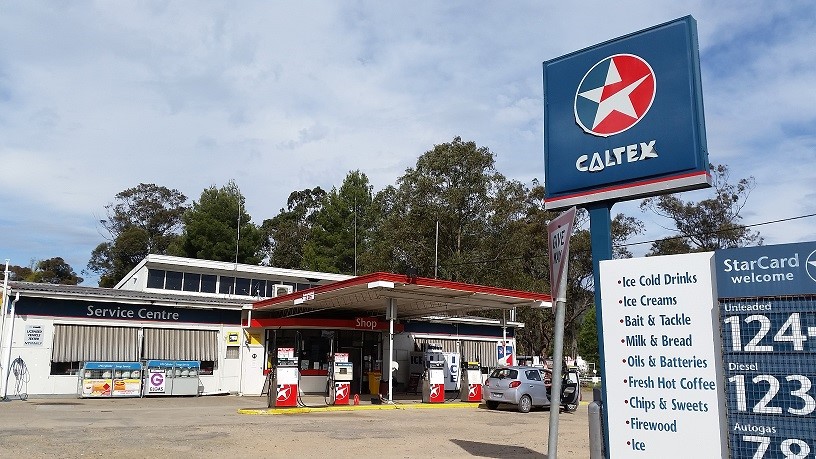 Eildon One Stop Fuel | gas station | 2 Centre Ave, Eildon VIC 3713, Australia | 0357742220 OR +61 3 5774 2220