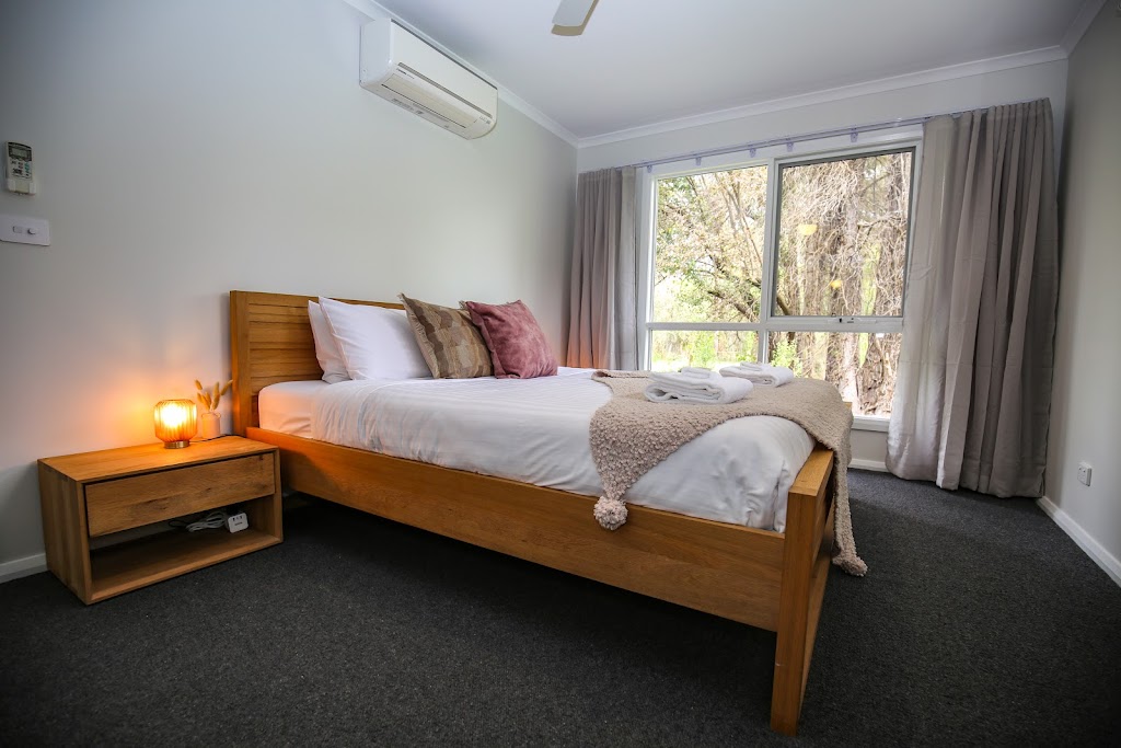 Tree View Cottage | 48 Williams Rd, Wandiligong VIC 3744, Australia | Phone: (03) 5759 2555