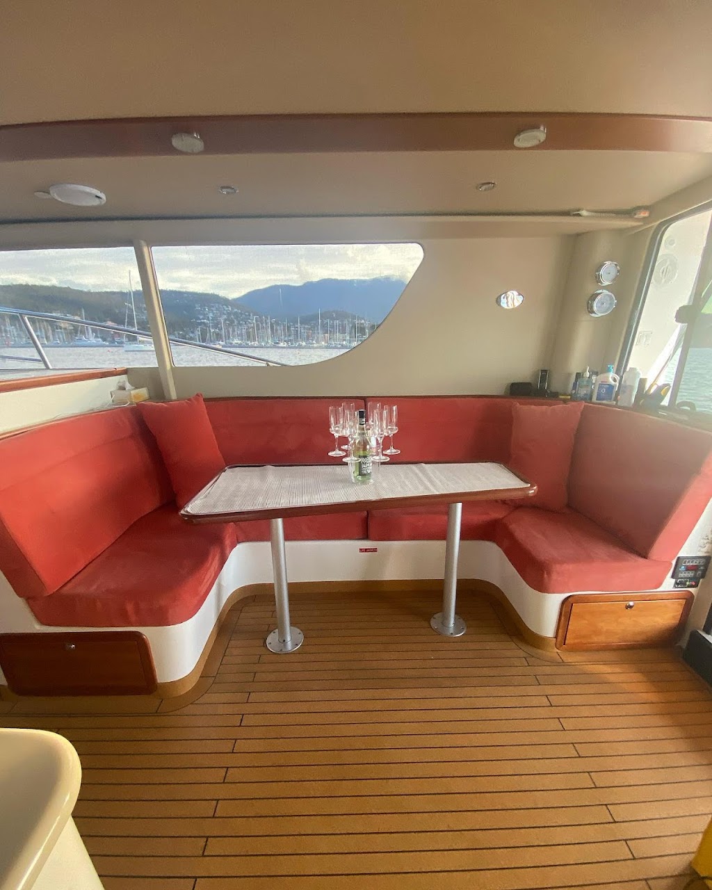 Hobart Private Choice Charters | Unit 3/806 Sandy Bay Rd, Sandy Bay TAS 7005, Australia | Phone: 0419 270 971