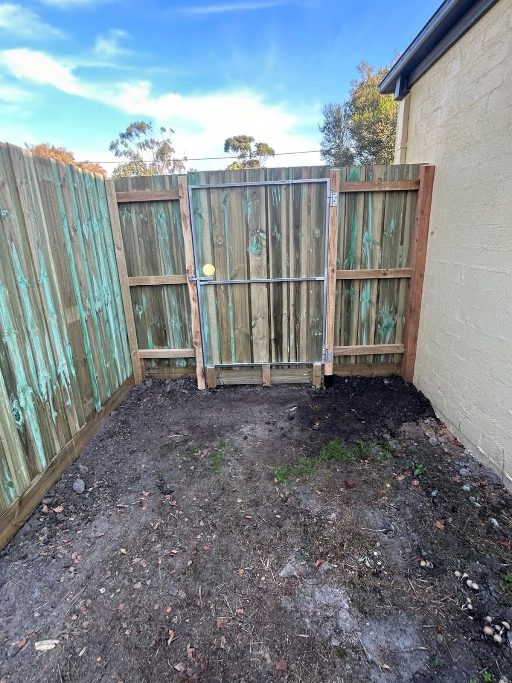 Morrison Fencing | 65 Barnes Rd, Kardella South VIC 3950, Australia | Phone: 0417 845 312