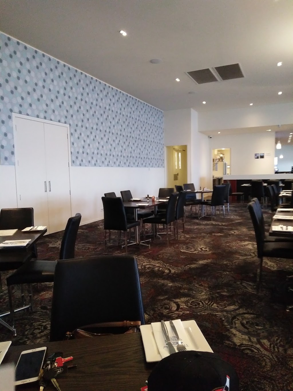 Waurn Ponds Hotel | restaurant | 1154 Princes Hwy, Waurn Ponds VIC 3216, Australia | 0352431154 OR +61 3 5243 1154