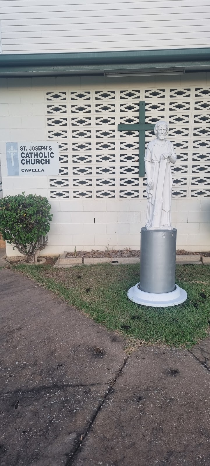 St Josephs Catholic Church Capella | 59 Abor St, Capella QLD 4723, Australia | Phone: 0429 849 513