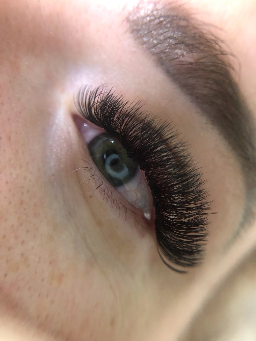 Lash it up by Dee | 67 Keppel Ave, Clinton QLD 4680, Australia | Phone: 0458 269 743