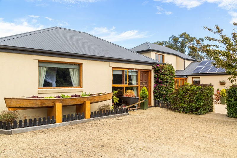 Brightwater bed and breakfast | 264 Brightwater Rd, Howden TAS 7054, Australia | Phone: 0400 374 904