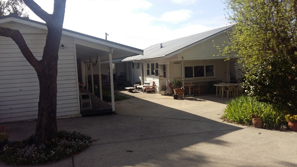 Surfside Backpacker | lodging | 7 Gambier St, Apollo Bay VIC 3233, Australia | 0352377263 OR +61 3 5237 7263