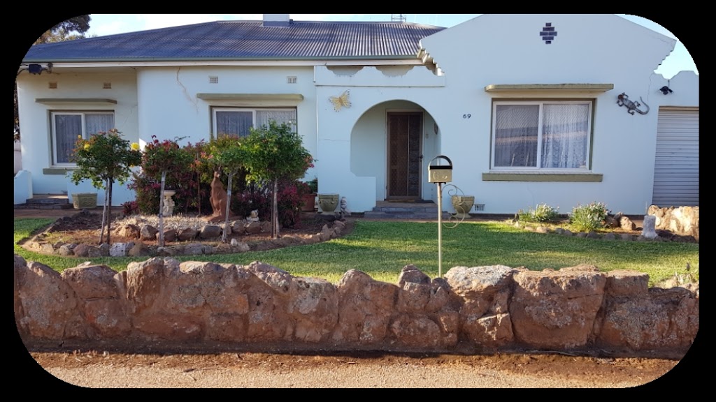 Dianas Accommodation | 69 Main St, Peterborough SA 5422, Australia | Phone: 0428 580 172