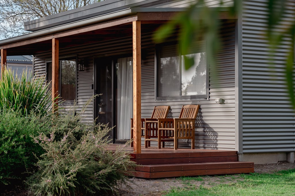 Metung Bluelake Escapes / Bluelake Cottage | 20 Falcon Grove, Metung VIC 3904, Australia | Phone: 0401 499 108