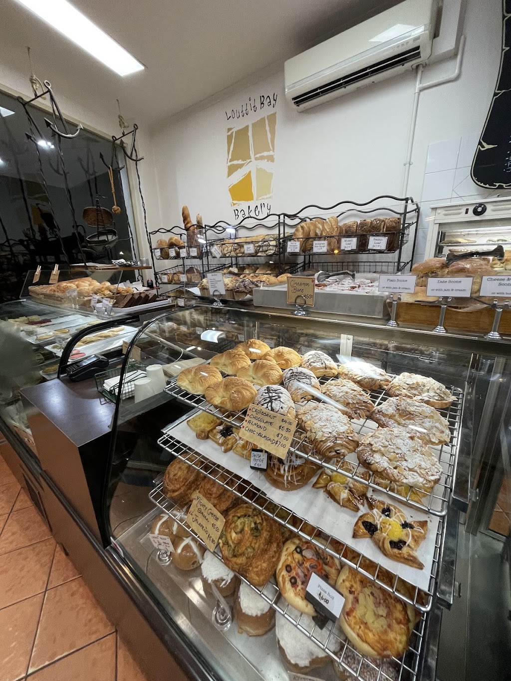 Louttit Bay Building | 6/8 Lillian Close, Lorne VIC 3232, Australia | Phone: 0409 232 927