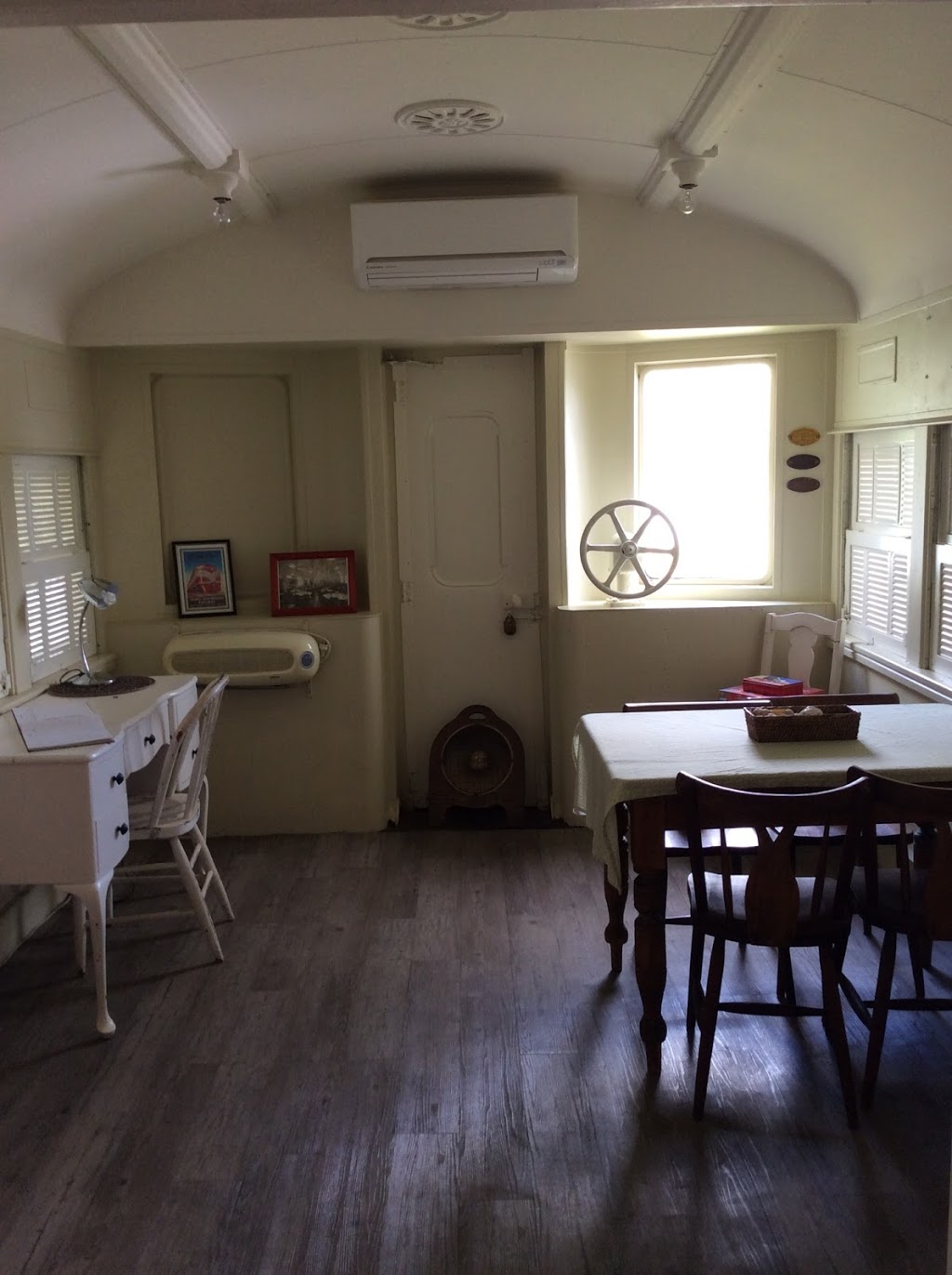 Junee Rail Stay BnB | 39 William St, Junee NSW 2663, Australia | Phone: 0424143023