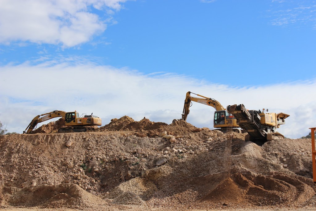 Rock & Dirt Recycling | 306 Racecourse Rd, Clarendon NSW 2756, Australia | Phone: (02) 4574 1377