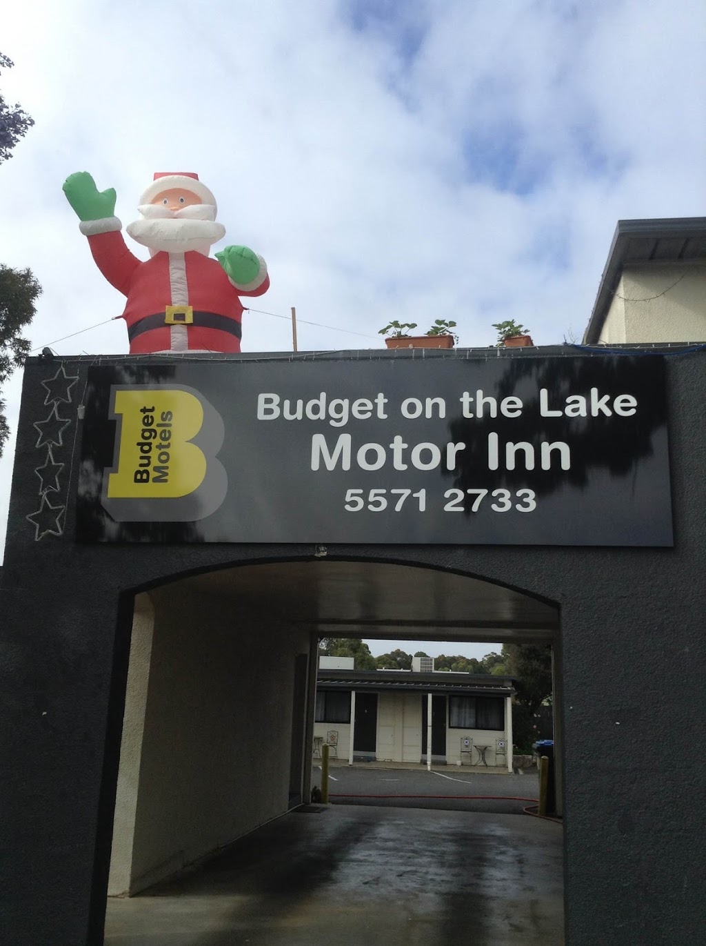 Budget on the Lake | lodging | 2 Riley St, Hamilton VIC 3300, Australia | 0355712733 OR +61 3 5571 2733