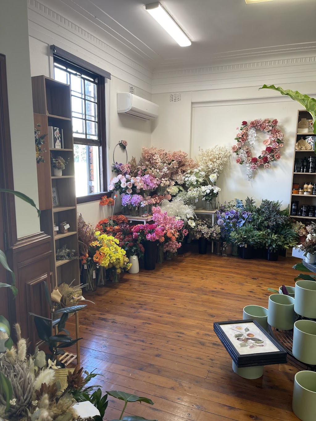 Dear Petal Hunter Valley - Branxton Florist | 65 Maitland St, Branxton NSW 2335, Australia | Phone: 0493 838 521