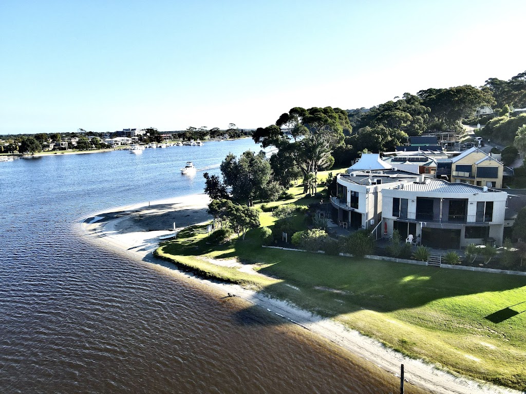 Clara Cove Waterfront Apartments | 12 Clara St, Kalimna VIC 3909, Australia | Phone: 0458 987 904