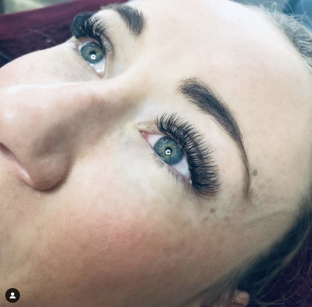 Luxe Lash & Brow House | 29 Somerfield Retreat, Woodhill QLD 4285, Australia | Phone: 0411 853 301