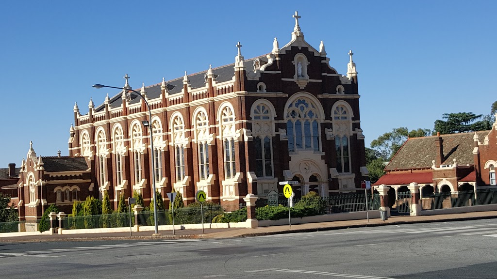 Sacred Heart Catholic Church | church | 111 Loftus St, Temora NSW 2666, Australia | 0269772104 OR +61 2 6977 2104