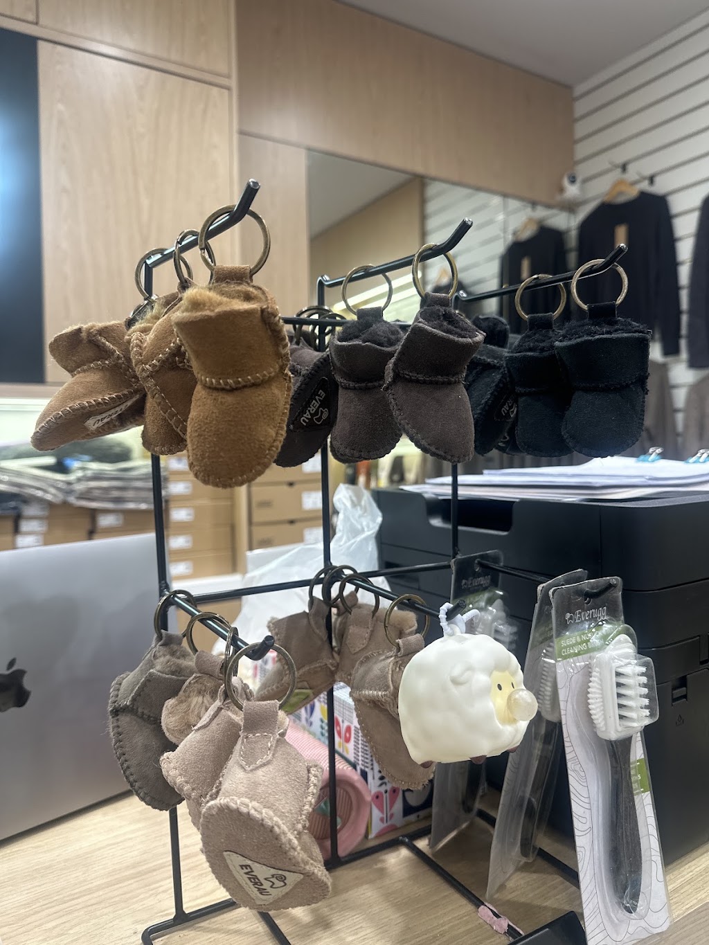 UGG Express - UGG Boots - Macarthur Square - Campbelltown | Macarthur Shopping Centre, 3rd floor/200 Gilchrist Dr, Campbelltown NSW 2560, Australia | Phone: 0492 969 067