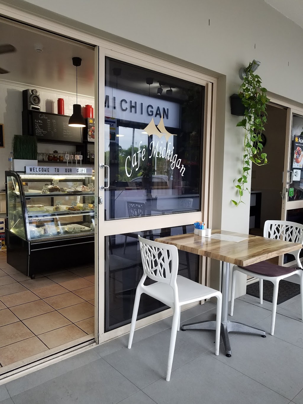 Cafe Michigan | cafe | 1/5 Michigan Dr, Oxenford QLD 4210, Australia | 0755298877 OR +61 7 5529 8877