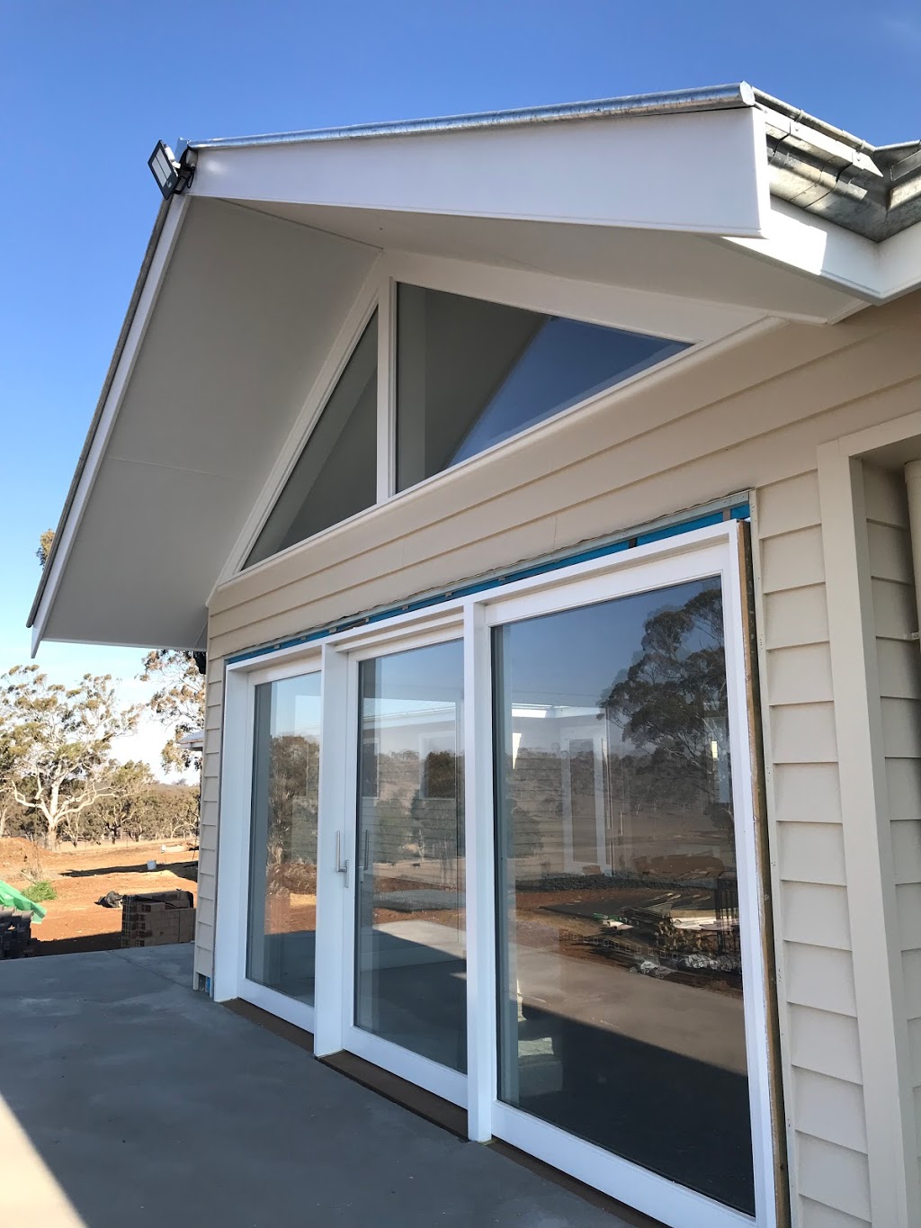 Moar Windows & Doors | general contractor | 3/270 Mann St, Armidale NSW 2350, Australia | 0267720068 OR +61 2 6772 0068