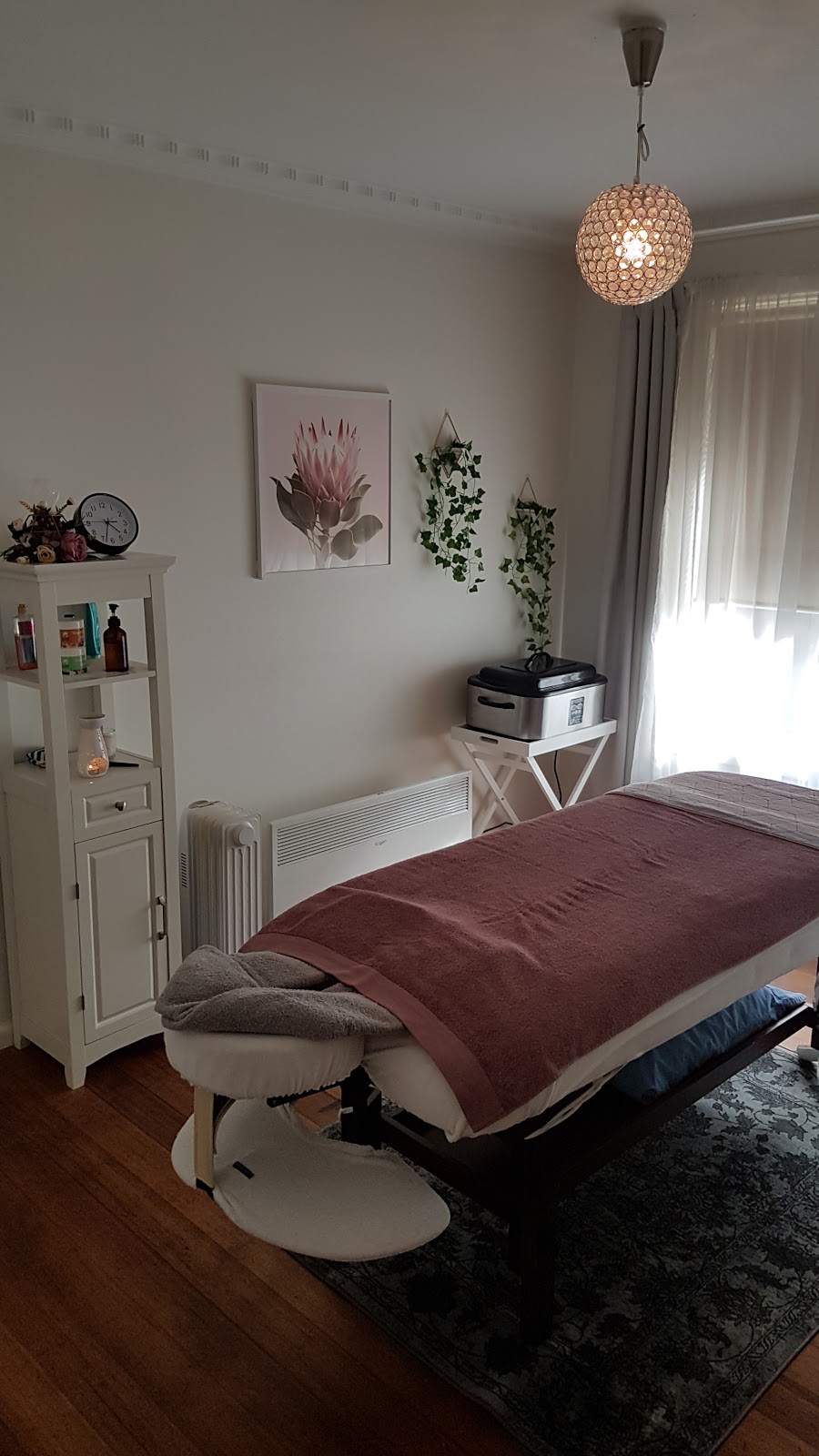 Revive Massage and Beauty Romsey |  | 40 Stawell St, Romsey VIC 3434, Australia | 0411075715 OR +61 411 075 715