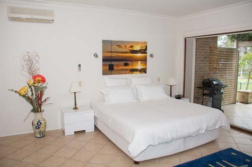 Paradise Beach Apartments | lodging | 119 Walmer Ave, Sanctuary Point NSW 2540, Australia | 0414428832 OR +61 414 428 832