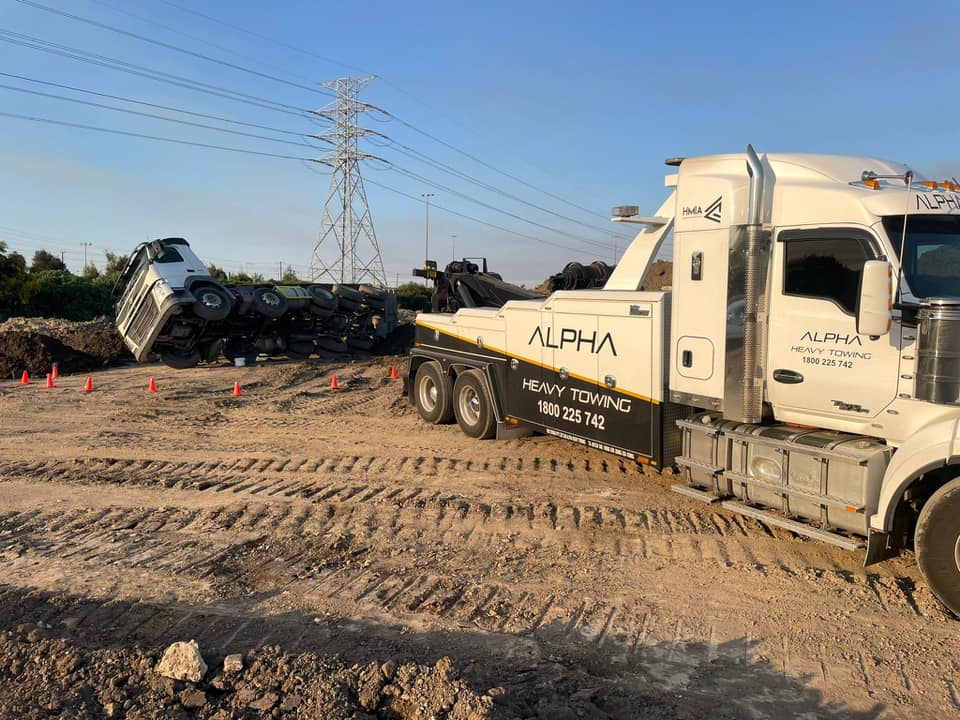 Alpha Heavy Towing | 799/803 Mamre Rd, Kemps Creek NSW 2178, Australia | Phone: 1800 225 742