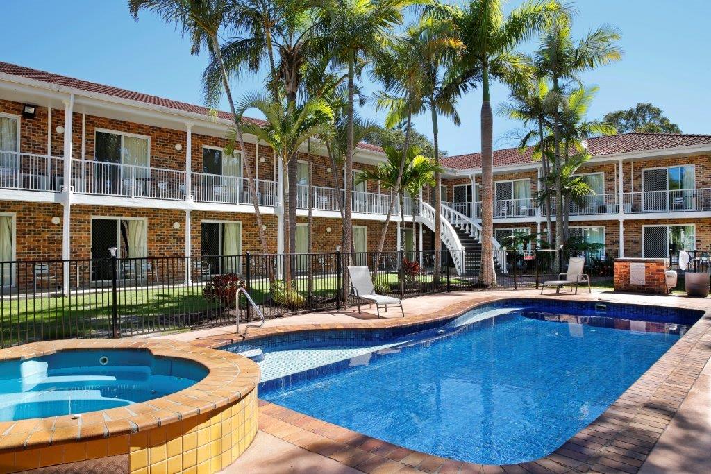 Yamba Aston Motel | lodging | 37 Coldstream St, Yamba NSW 2464, Australia | 0266462199 OR +61 2 6646 2199