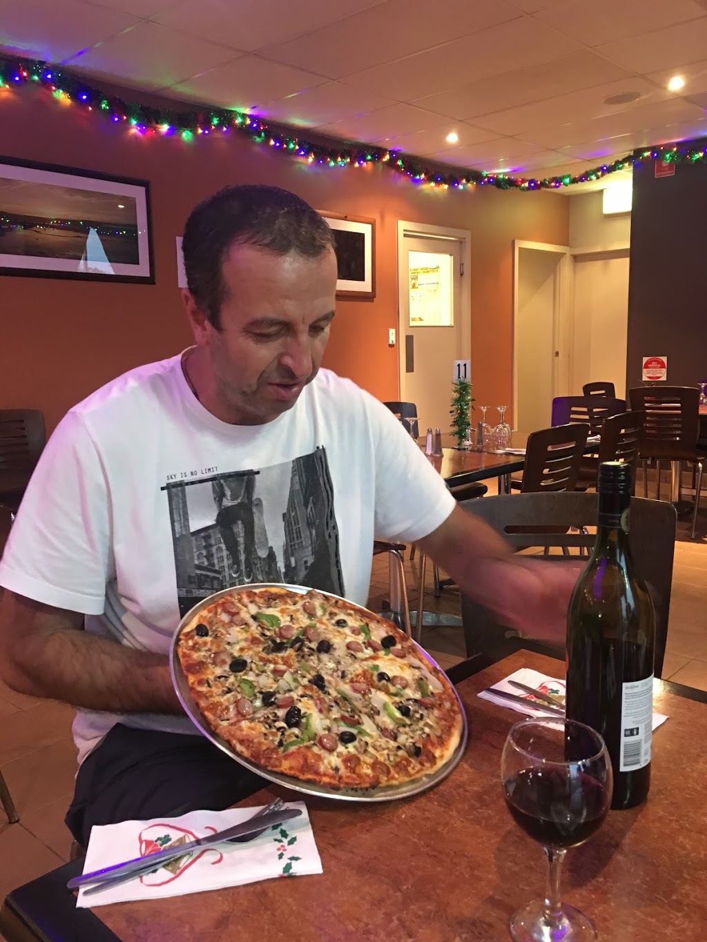 Sams Pizza Restaurant | restaurant | 1/21 George St, Warilla NSW 2528, Australia | 0242966882 OR +61 2 4296 6882