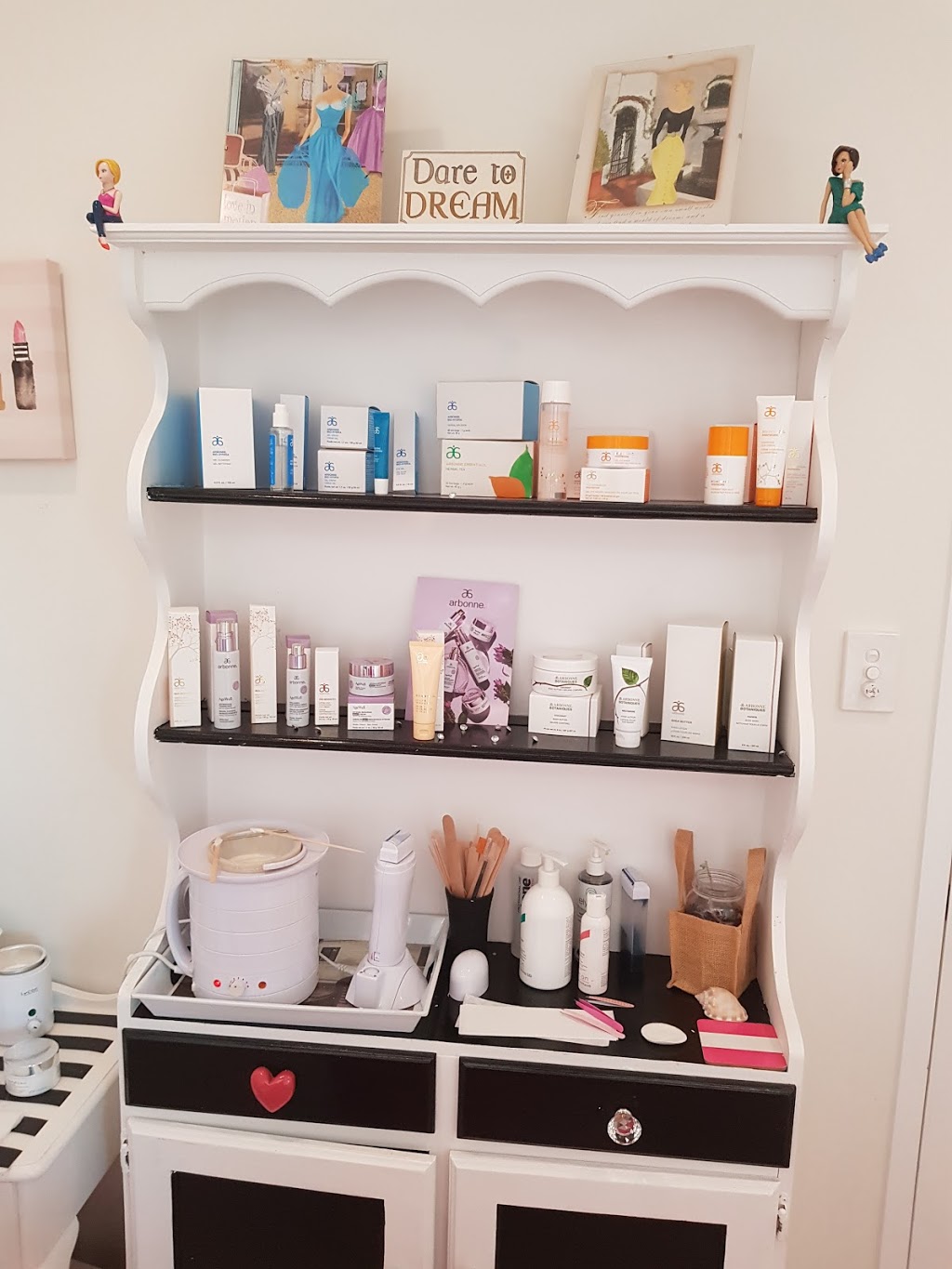 Tenneilles Beauty Room | 21 Viv Hull Ave, Eumundi QLD 4562, Australia | Phone: 0416 253 791