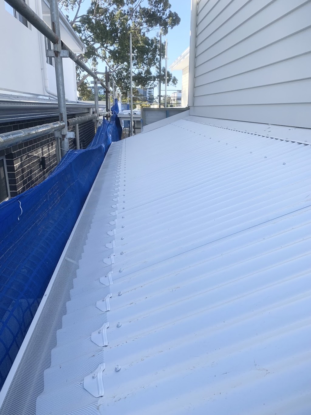 Golden Leaf Gutter Cleaning | 66 Victoria St, Malabar NSW 2036, Australia | Phone: 0402 714 996