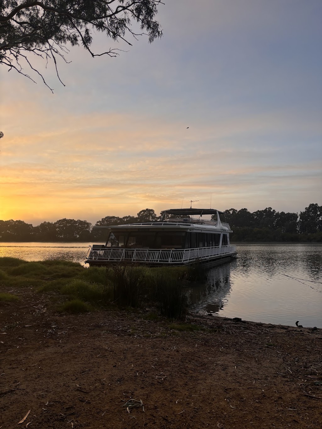 Oasis Houseboat | Berth/11 Pelican Dr, Mannum SA 5238, Australia | Phone: 0435 024 735