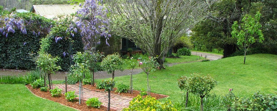 Leafield Cottages - Yarra Valley Accommodation | lodging | 1921-1923 Melba Hwy, Dixons Creek VIC 3775, Australia | 0359652356 OR +61 3 5965 2356