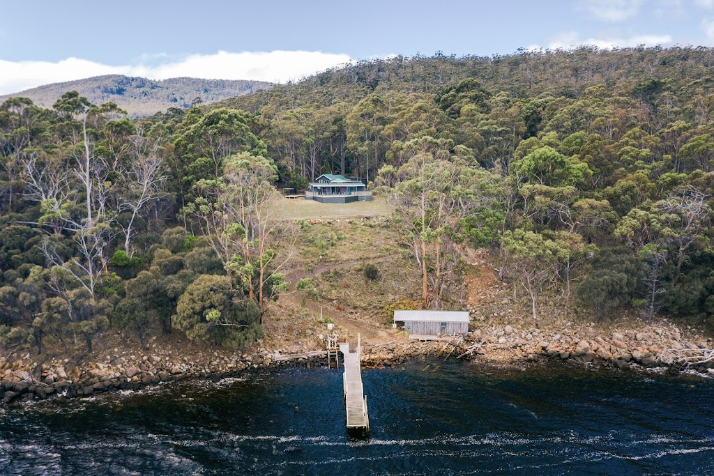 Bruny Island Pier House | 50 Lighthouse Rd, Lunawanna TAS 7150, Australia | Phone: 1300 027 869