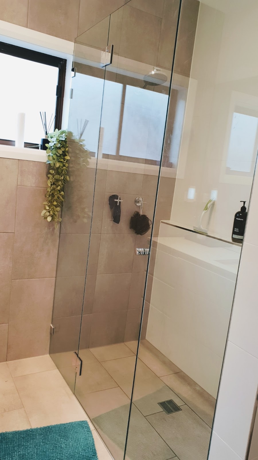 Frameless glass showers & pool fencing | store | Ilford Ave, Buttaba NSW 2283, Australia | 0414532616 OR +61 414 532 616