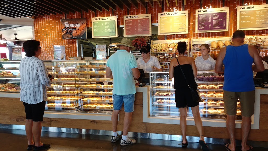 Banjos Bakery Cafe | bakery | 179 Nicklin Way, Warana QLD 4575, Australia | 0753702026 OR +61 7 5370 2026