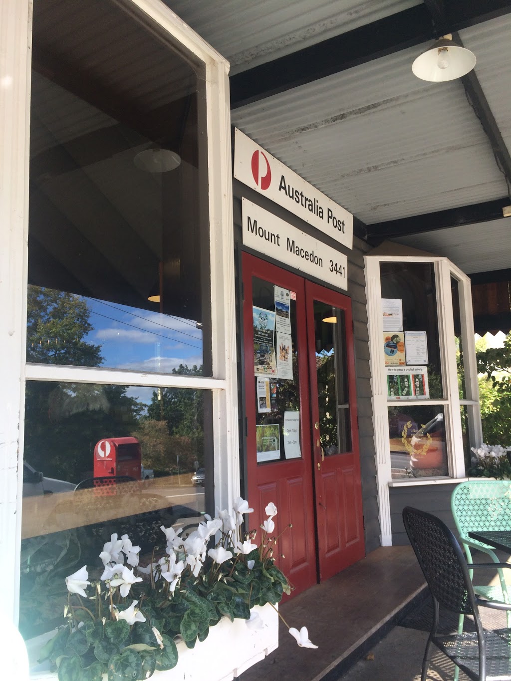 Australia Post | post office | 686 Mount Macedon Rd, Mount Macedon VIC 3441, Australia | 0354261629 OR +61 3 5426 1629