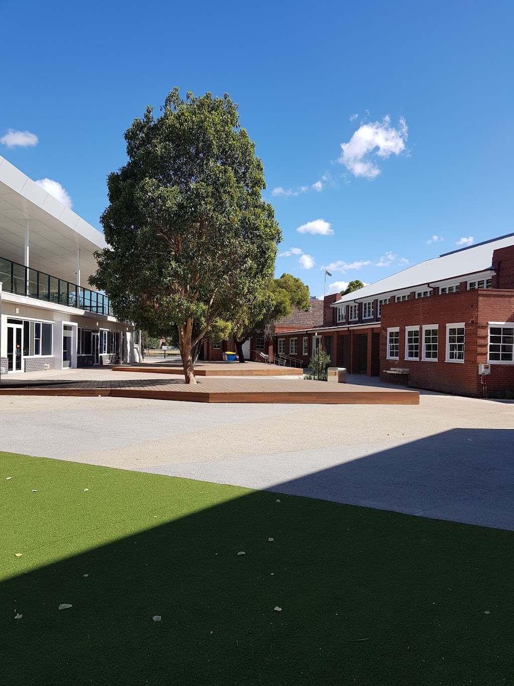 South Melbourne Park Primary School | school | 29A Albert Rd Dr, Albert Park VIC 3206, Australia | 0394983396 OR +61 3 9498 3396