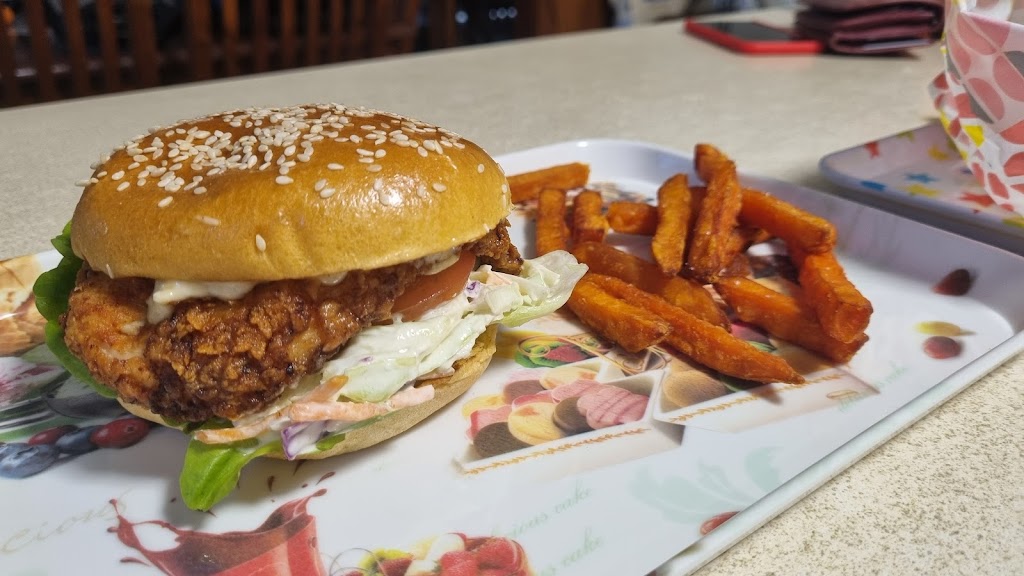 Flipp Burgers Glenmore Park | 90-98 Glenmore Ridge Dr, Glenmore Park NSW 2745, Australia | Phone: 0466 539 580