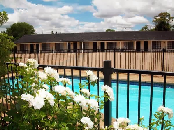 Southern Comfort Motor Inn | lodging | 24-28 Parker St, Cootamundra NSW 2590, Australia | 0269423366 OR +61 2 6942 3366