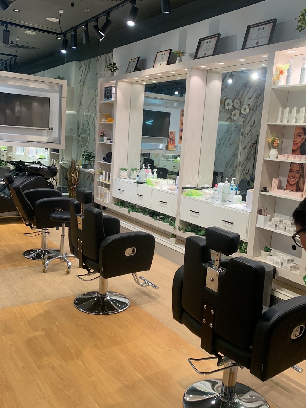 The lash and Glow Beauty Parlour | B Lansell square, Shop 137/267 High St, Kangaroo Flat VIC 3555, Australia | Phone: 0422 841 529