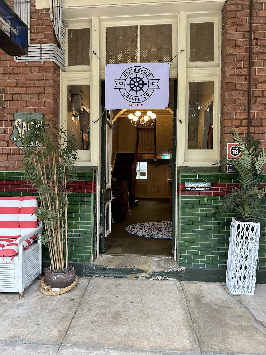 Neath Beach Coffee Co. | 28 Cessnock Rd, Neath NSW 2326, Australia | Phone: 0429 579 972