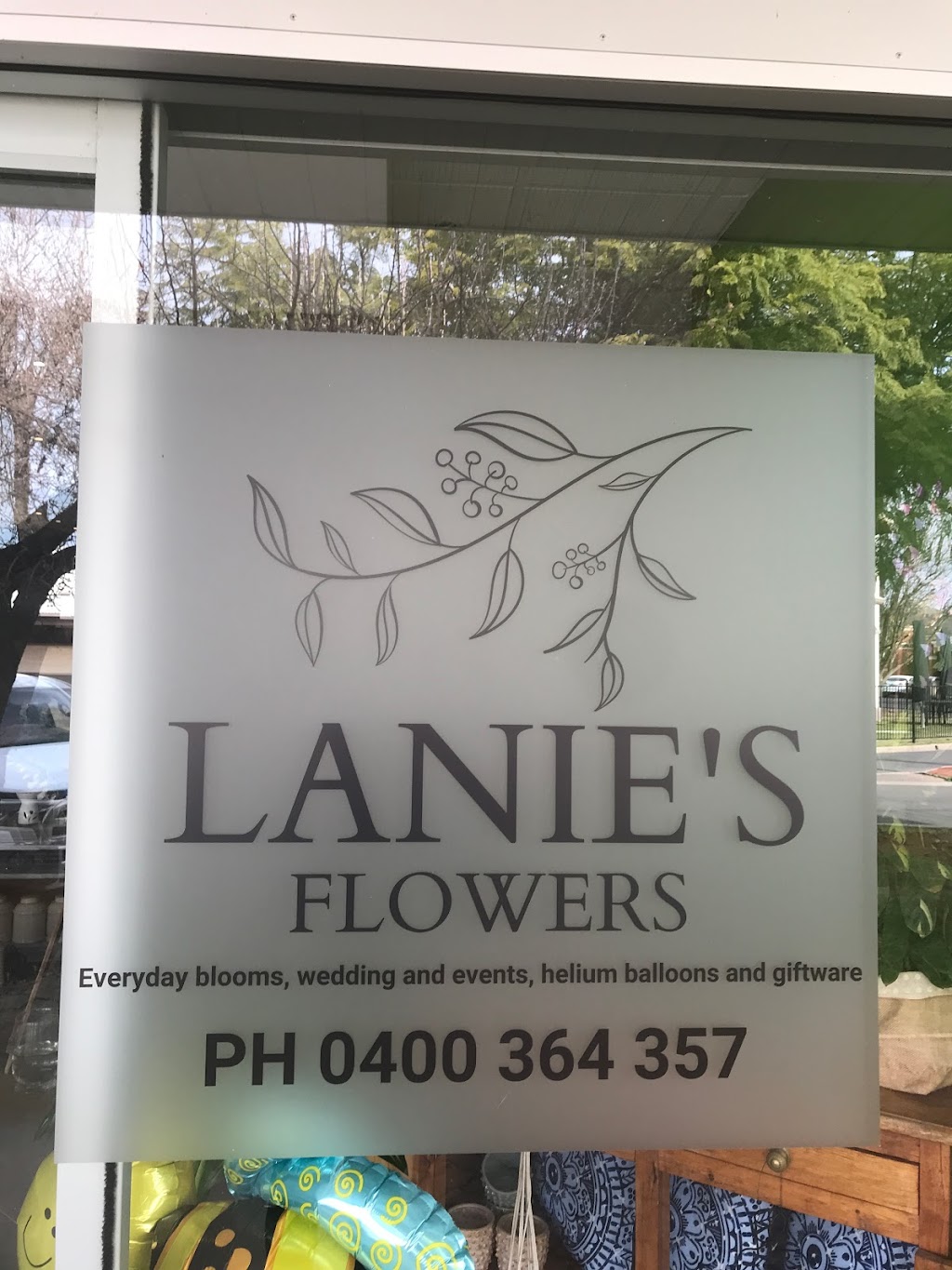 Lanies Flowers |  | 21 Scoresby St, Kerang VIC 3579, Australia | 0400364357 OR +61 400 364 357