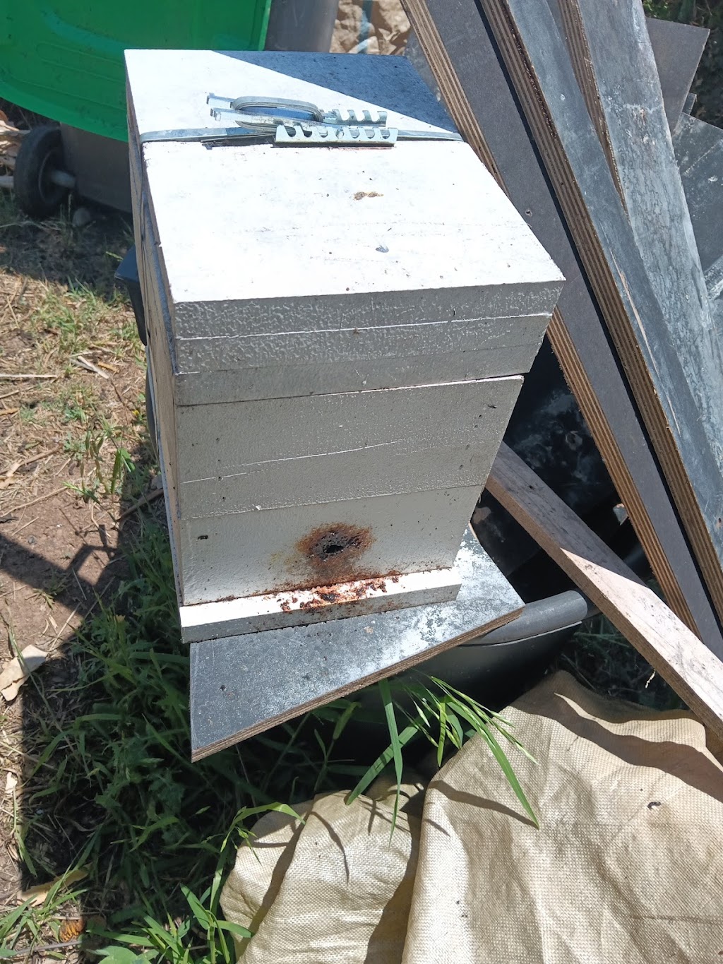 Beekeeping Honey & Native | 5 Fitzgibbon Ln, Rosemeadow NSW 2560, Australia | Phone: 1300 842 520