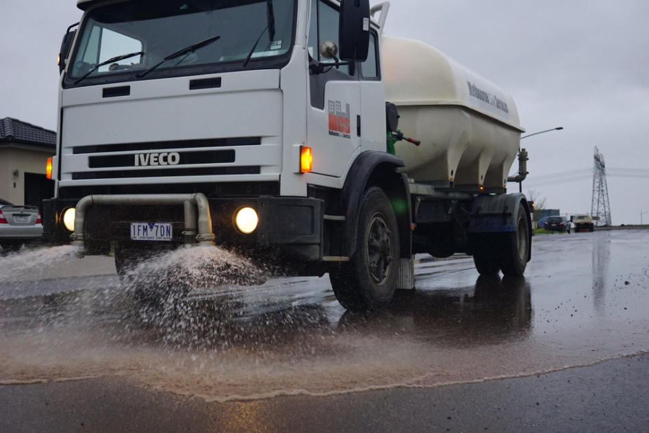 Water Truck Hire - Melbourne Civil Services | 10/18 Katherine Dr, Ravenhall VIC 3023, Australia | Phone: 0491 304 050